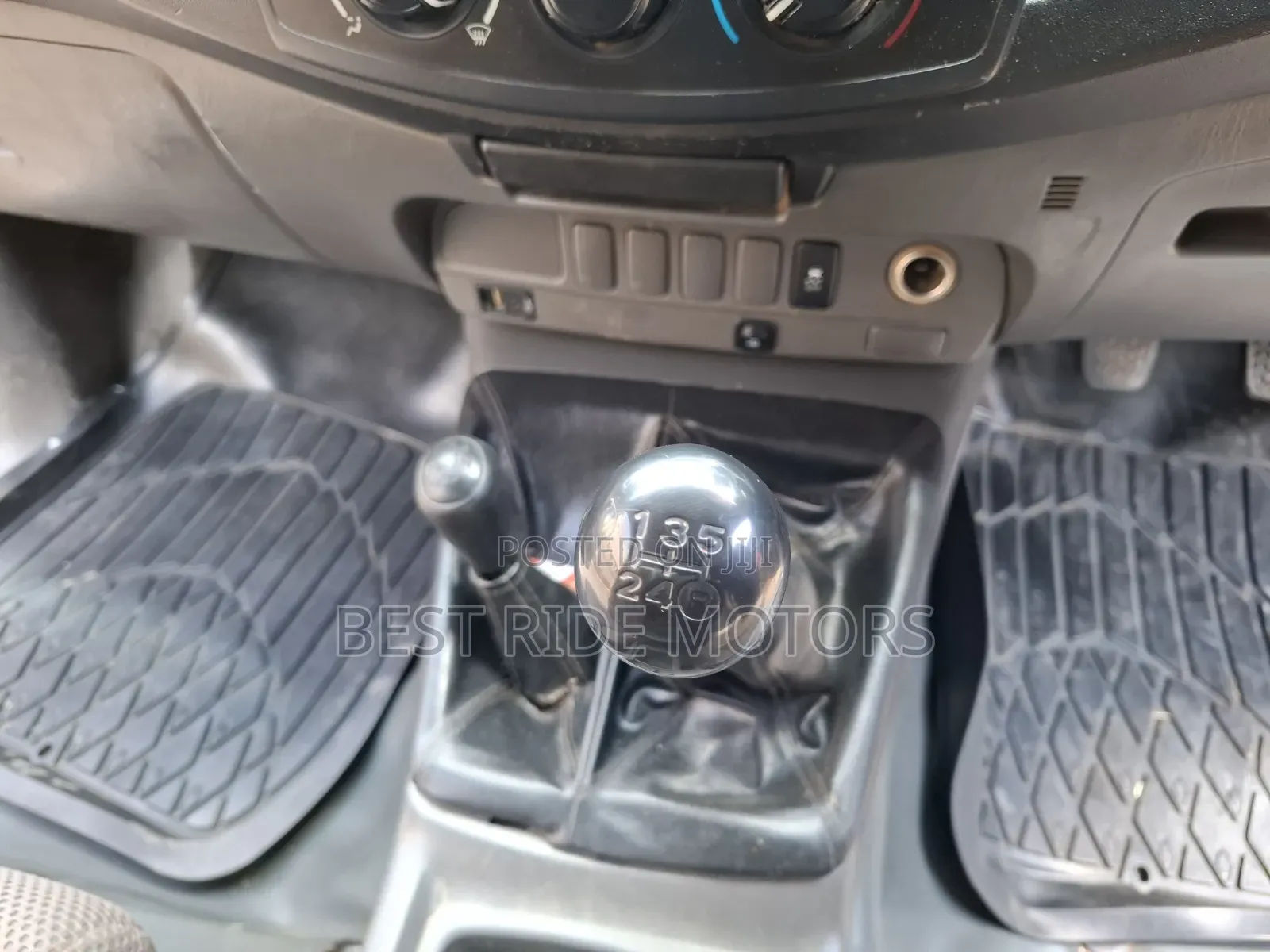 Toyota Hilux SR 4x4 2014 Off white