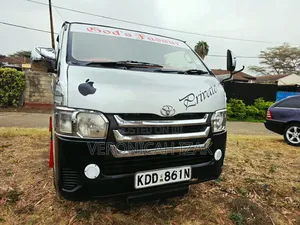 Toyota HiAce 2015 Silver