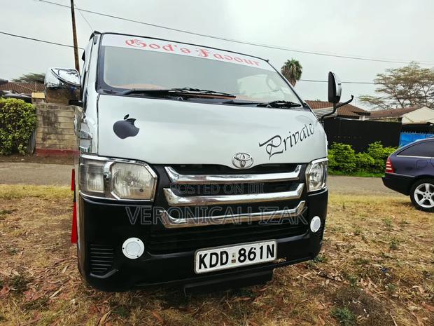Toyota HiAce 2015 Silver