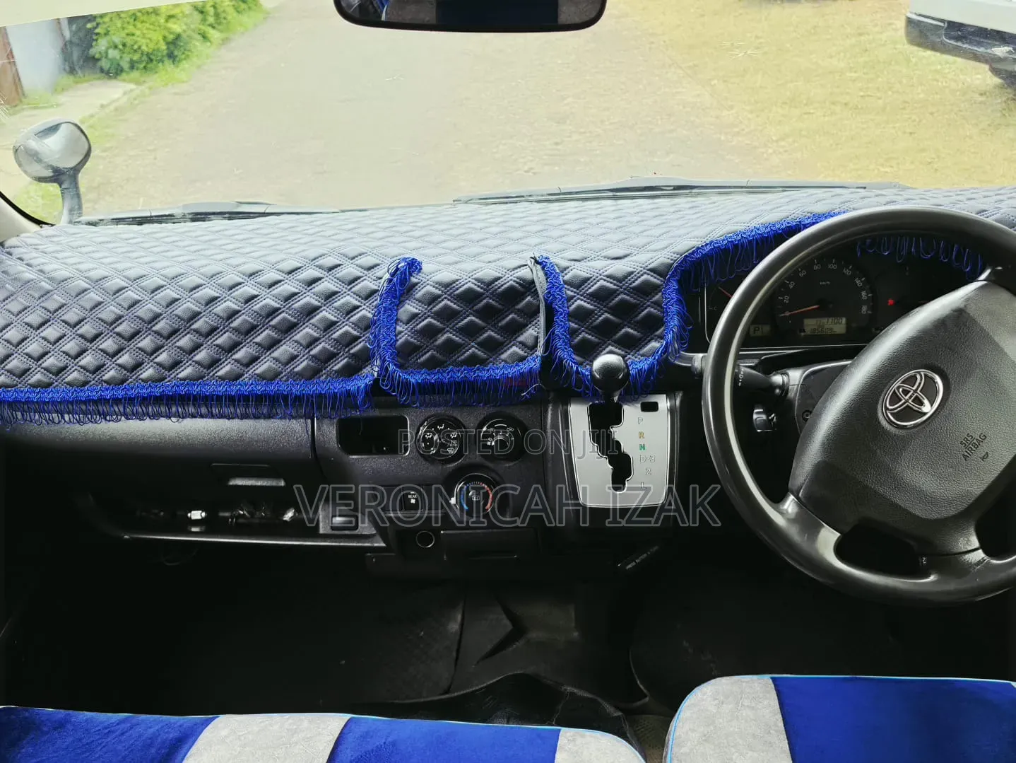 Toyota HiAce 2014