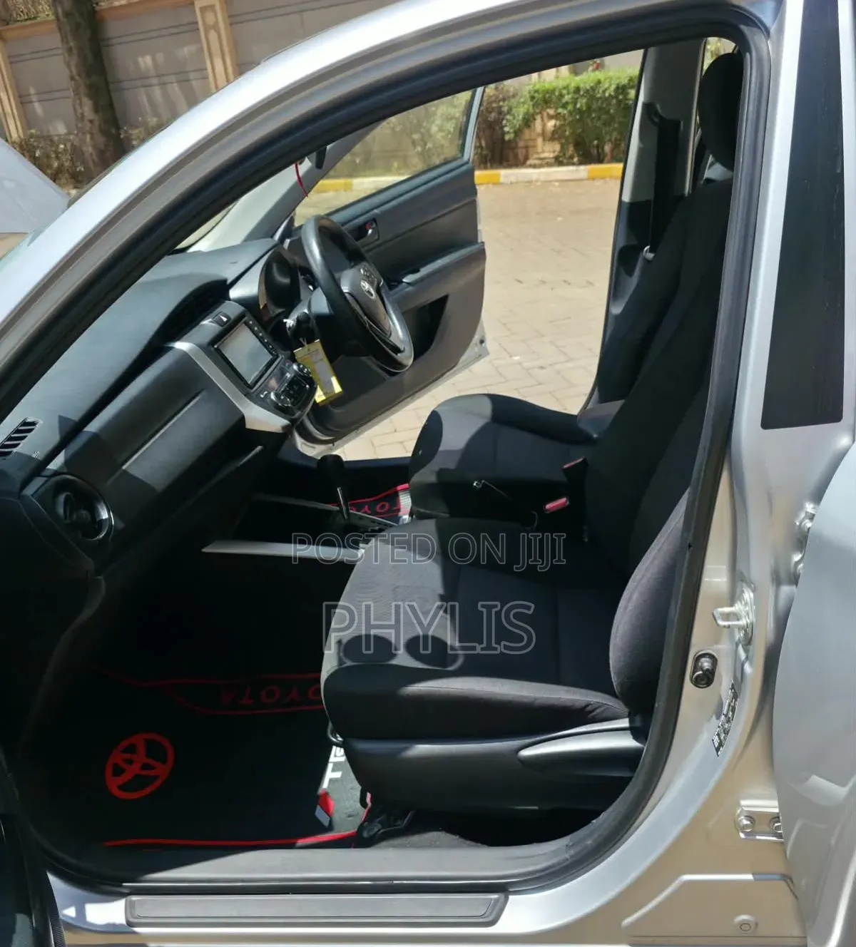 Toyota Corolla Fielder 2018 Silver