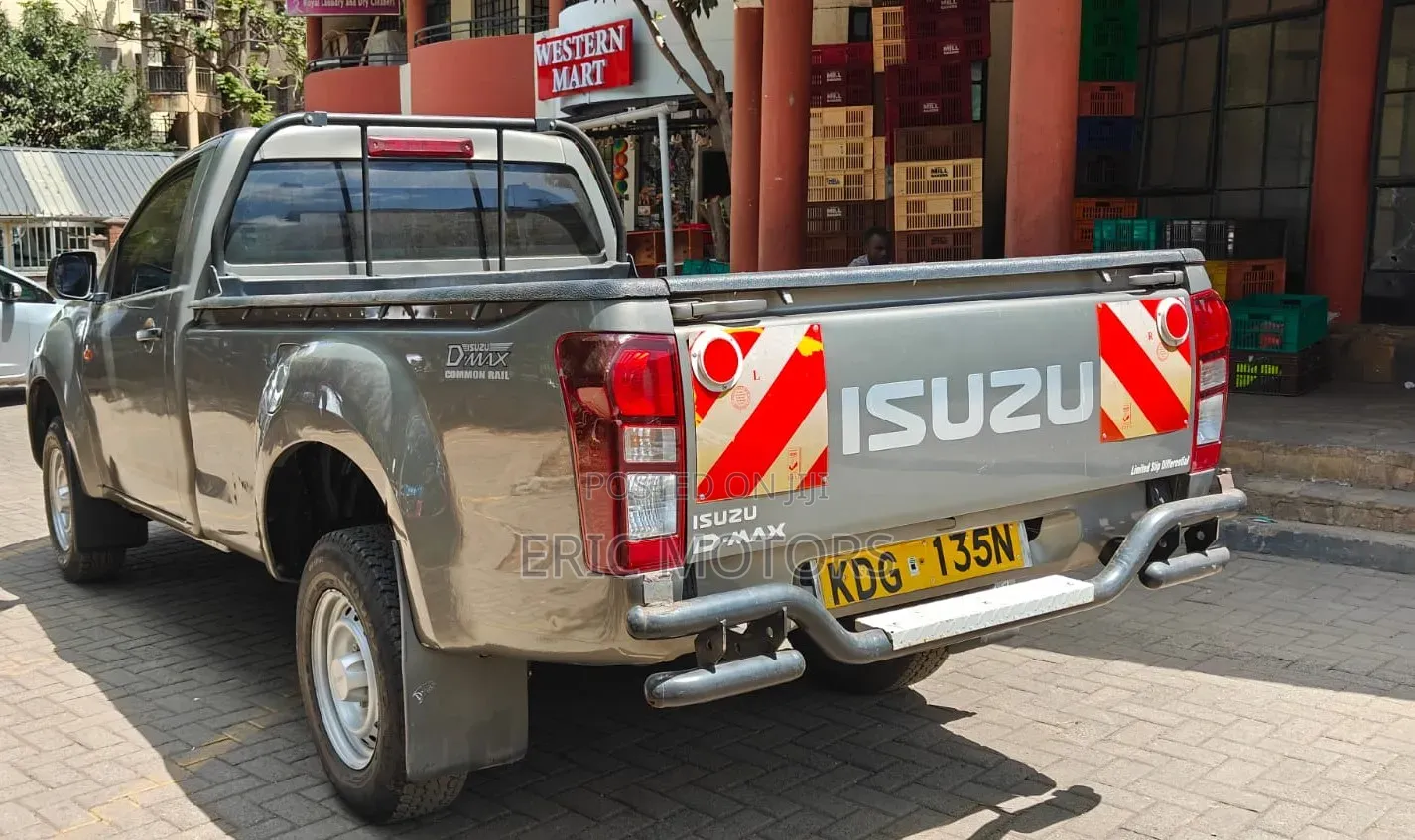 Isuzu D-MAX 2021 Gray