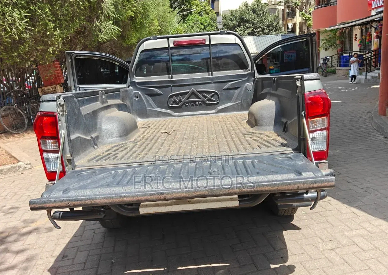Isuzu D-MAX 2021 Gray