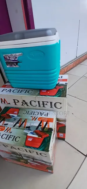 Pacific Spacious Cooler Box 25 Litres Portable Storage