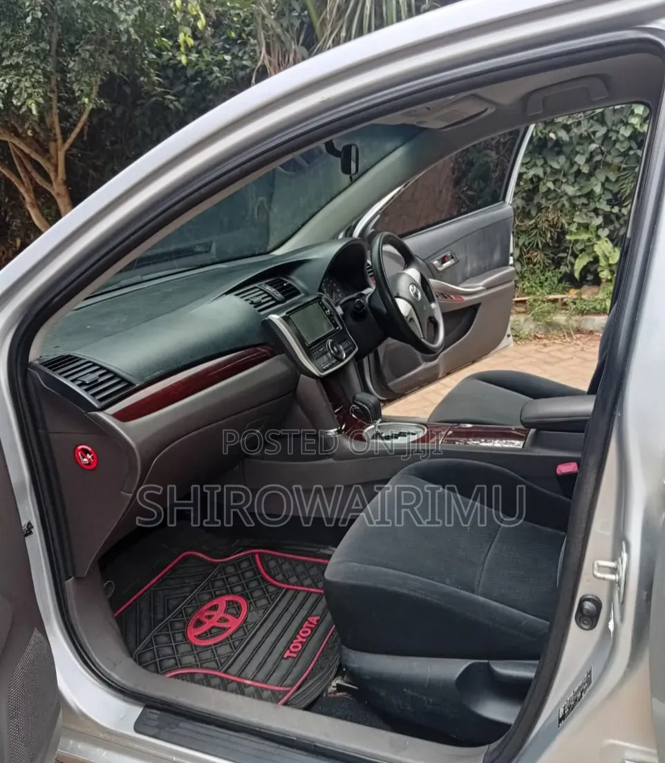 Toyota Premio 2014 Silver