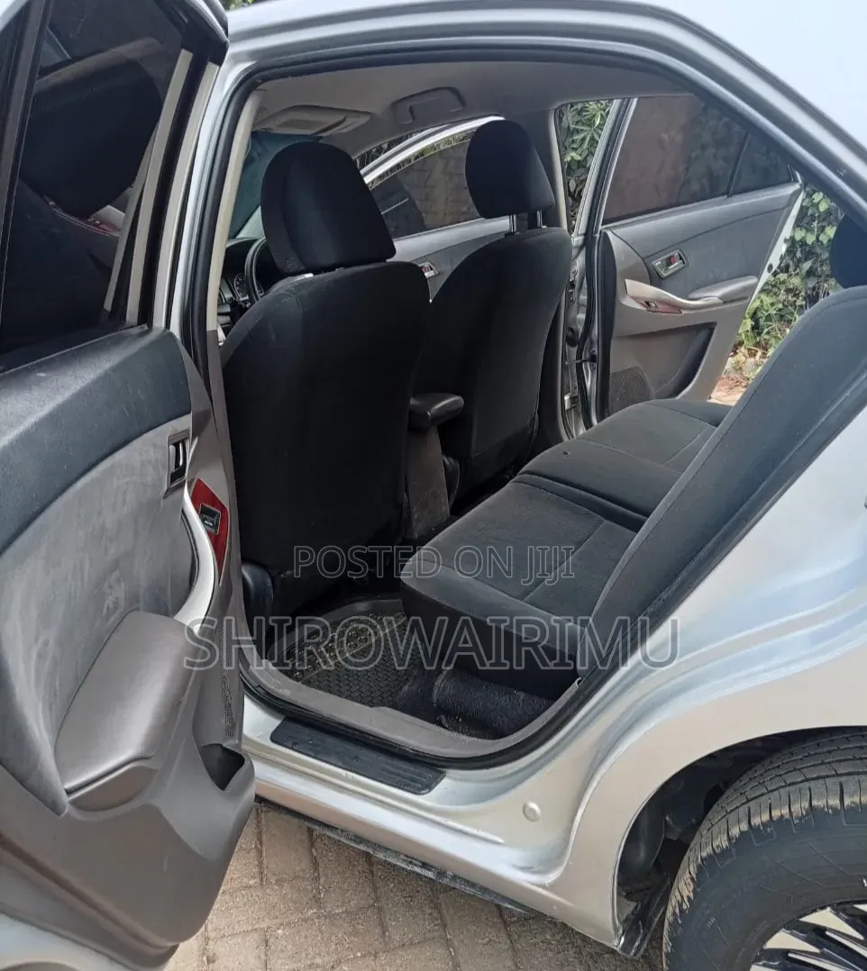 Toyota Premio 2014 Silver