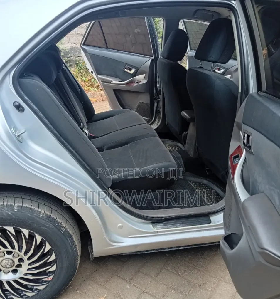 Toyota Premio 2014 Silver