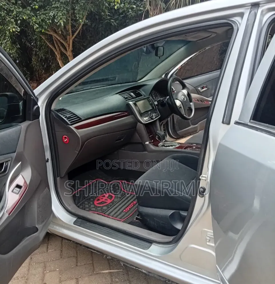 Toyota Premio 2014 Silver