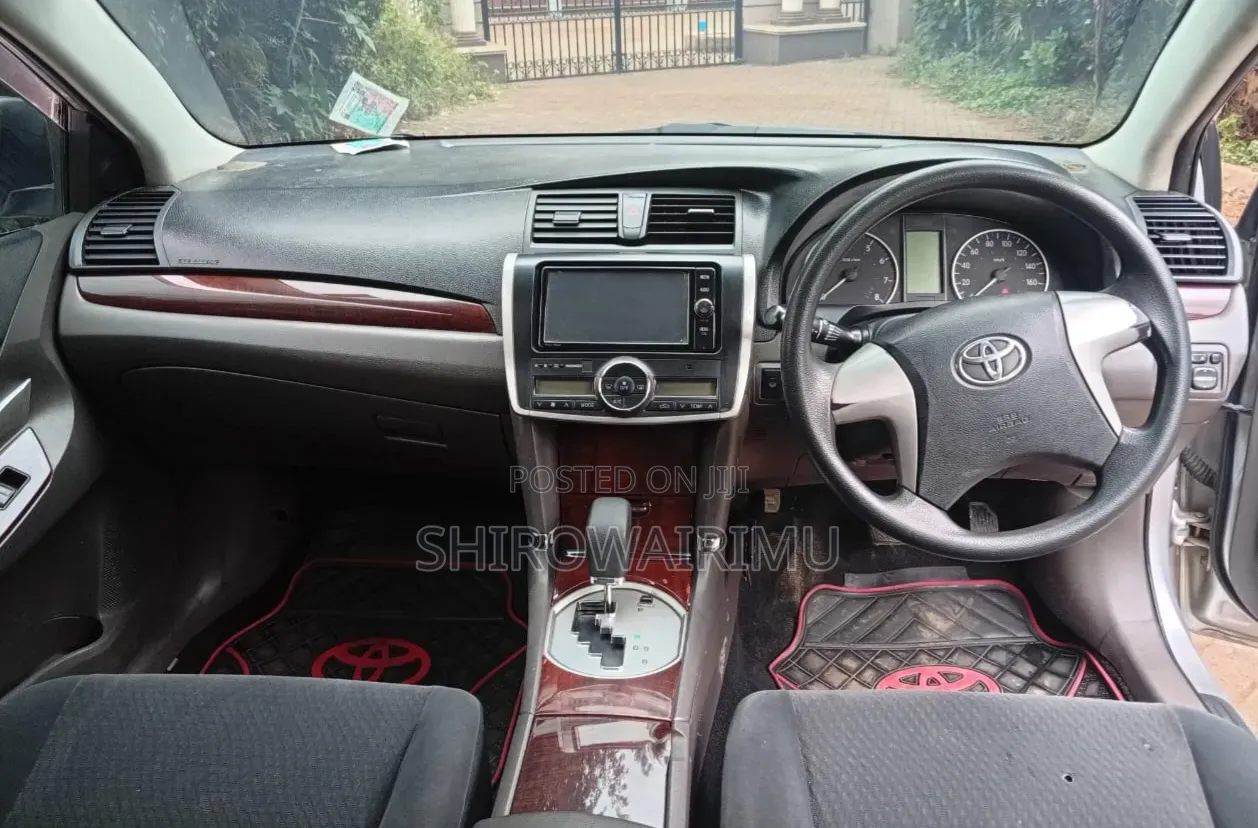 Toyota Premio 2014 Silver