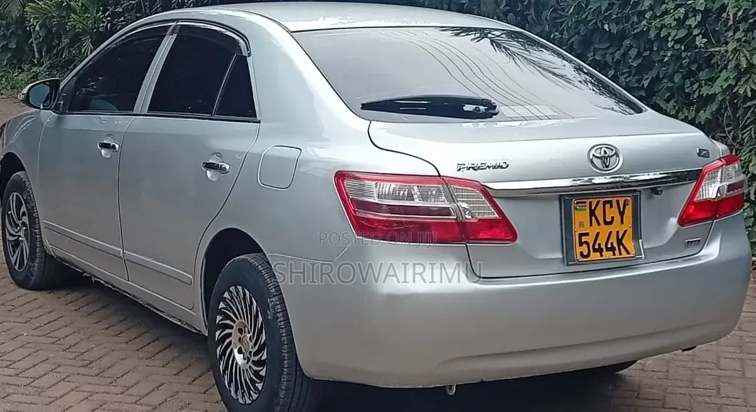 Toyota Premio 2014 Silver