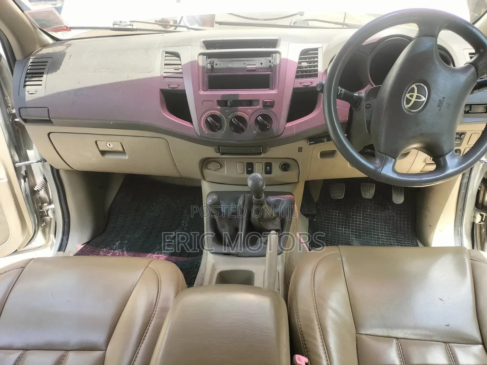 Toyota Hilux 2009 Gold
