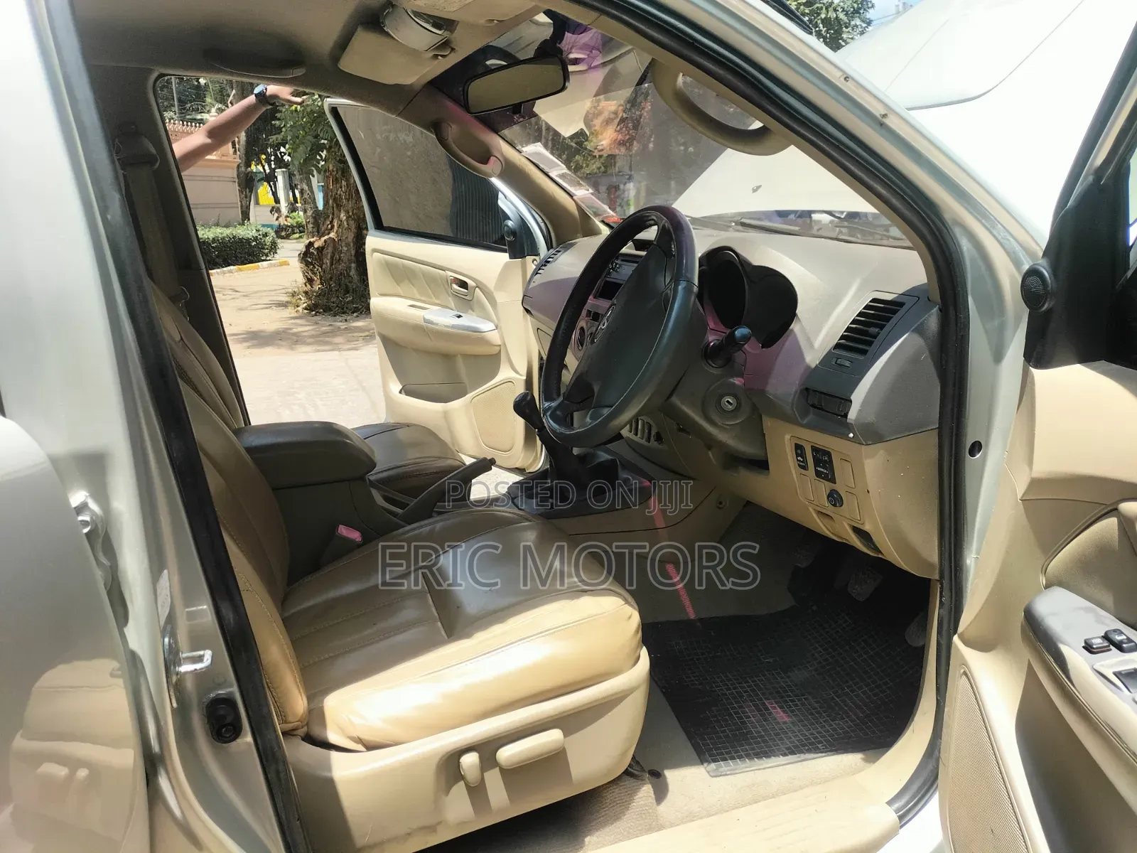 Toyota Hilux 2009 Gold