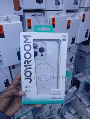 Joyroom Series MagSafe Clear Phone Case for the iPhone 15 Pro Max.