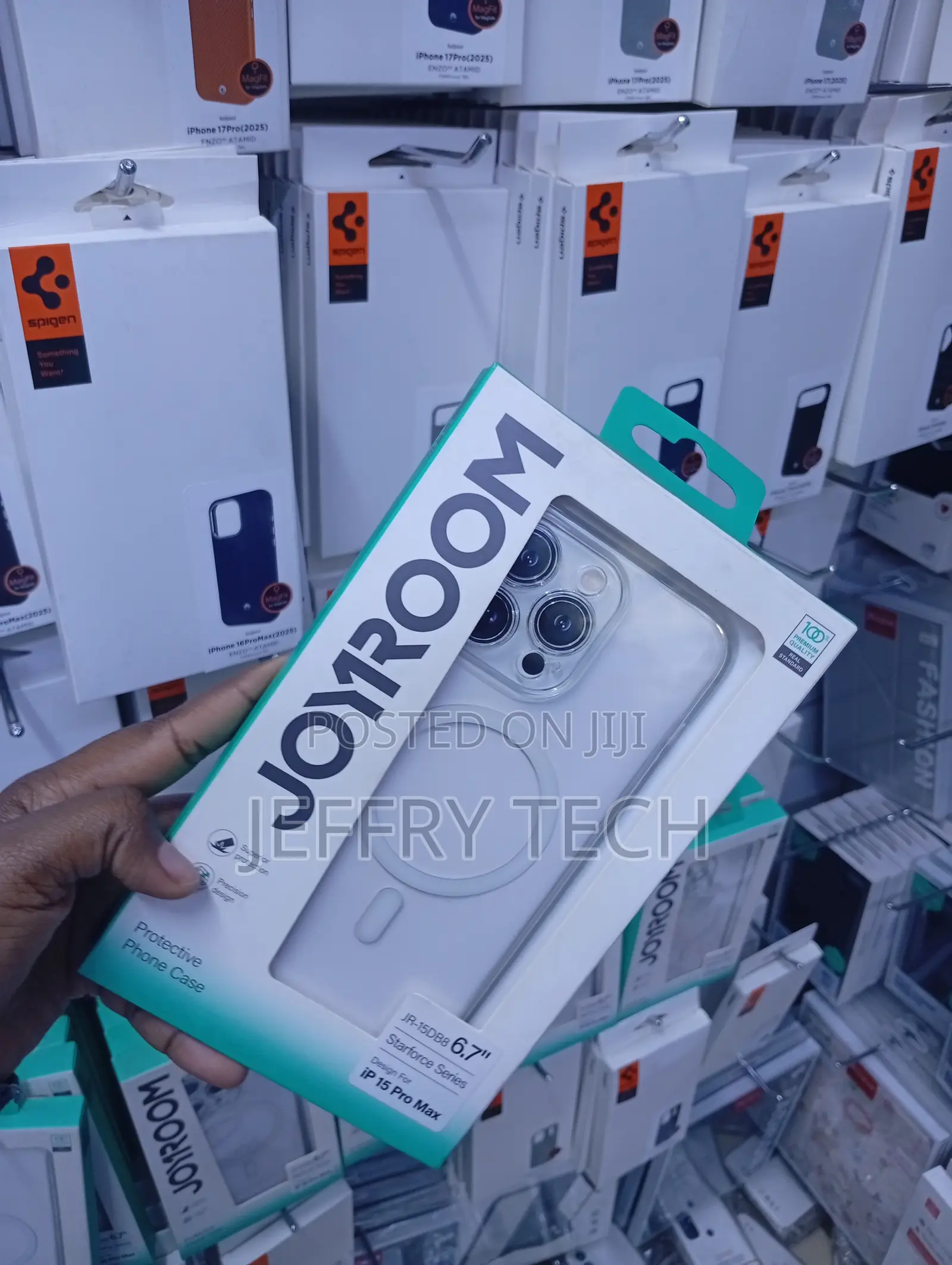 Joyroom Series MagSafe Clear Phone Case for the iPhone 15 Pro Max.