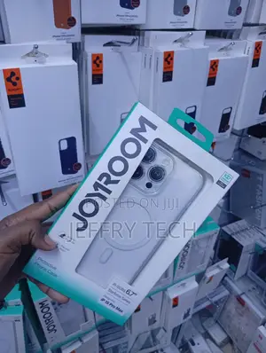 Joyroom Series MagSafe Clear Phone Case for the iPhone 15 Pro Max.
