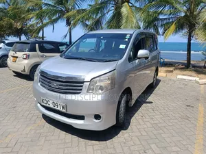 Toyota Noah 2014 Silver