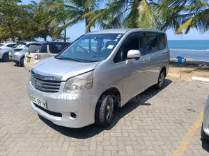Toyota Noah 2014 Silver