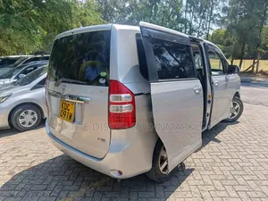 Toyota Noah 2014 Silver