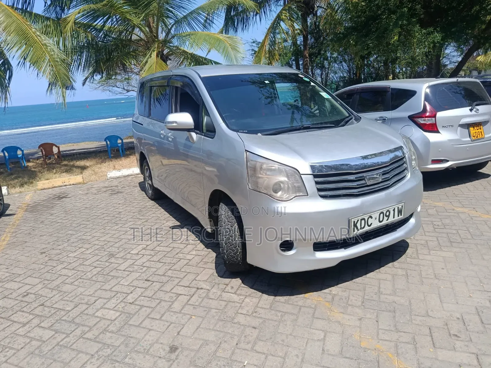 Toyota Noah 2014 Silver