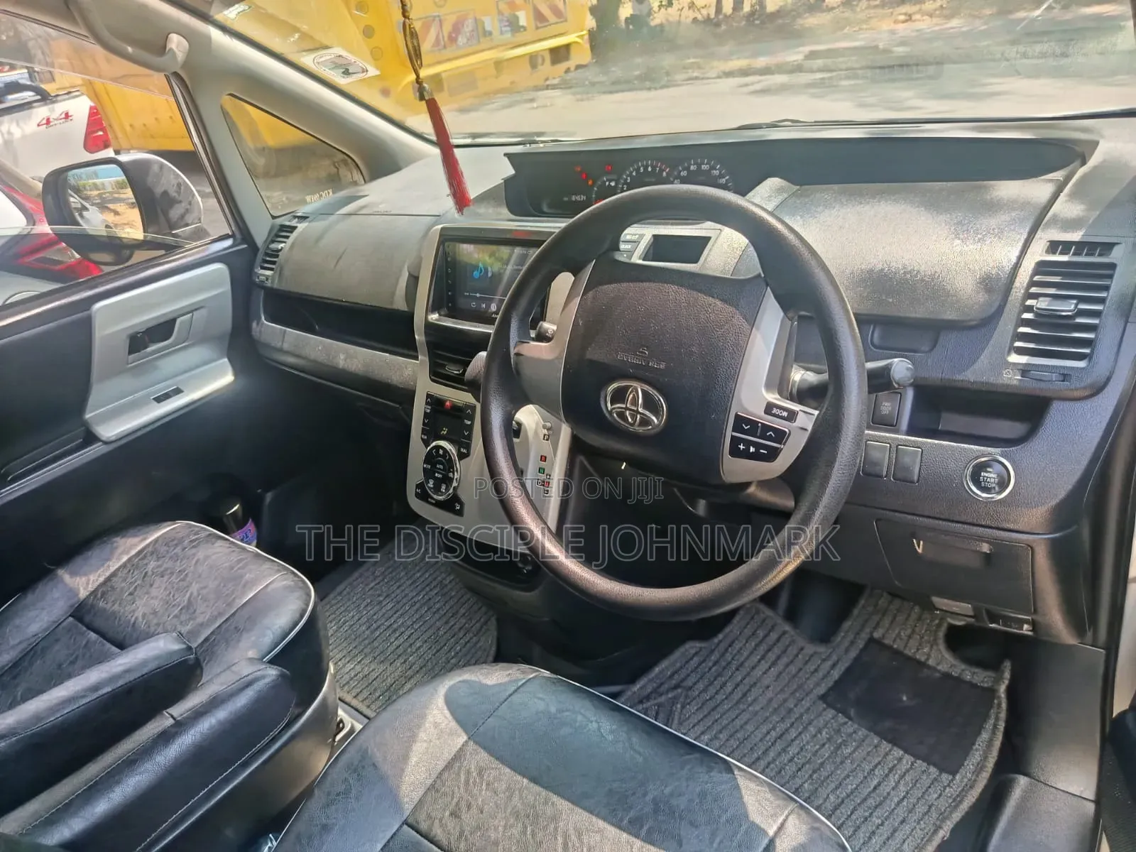 Toyota Noah 2014 Silver