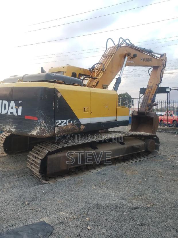 Hyundai 220lc - 22 Tonnes - thumbnail 3