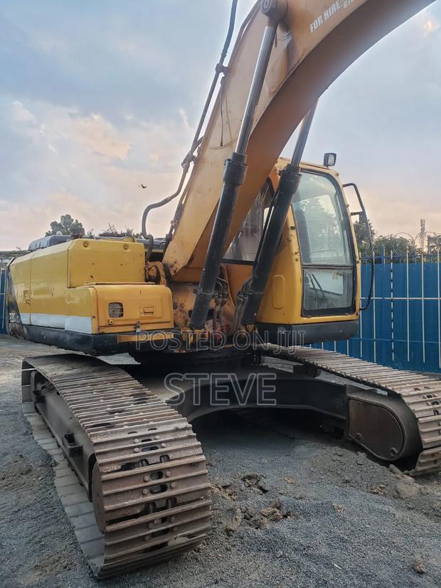 Hyundai 220lc - 22 Tonnes - thumbnail 7