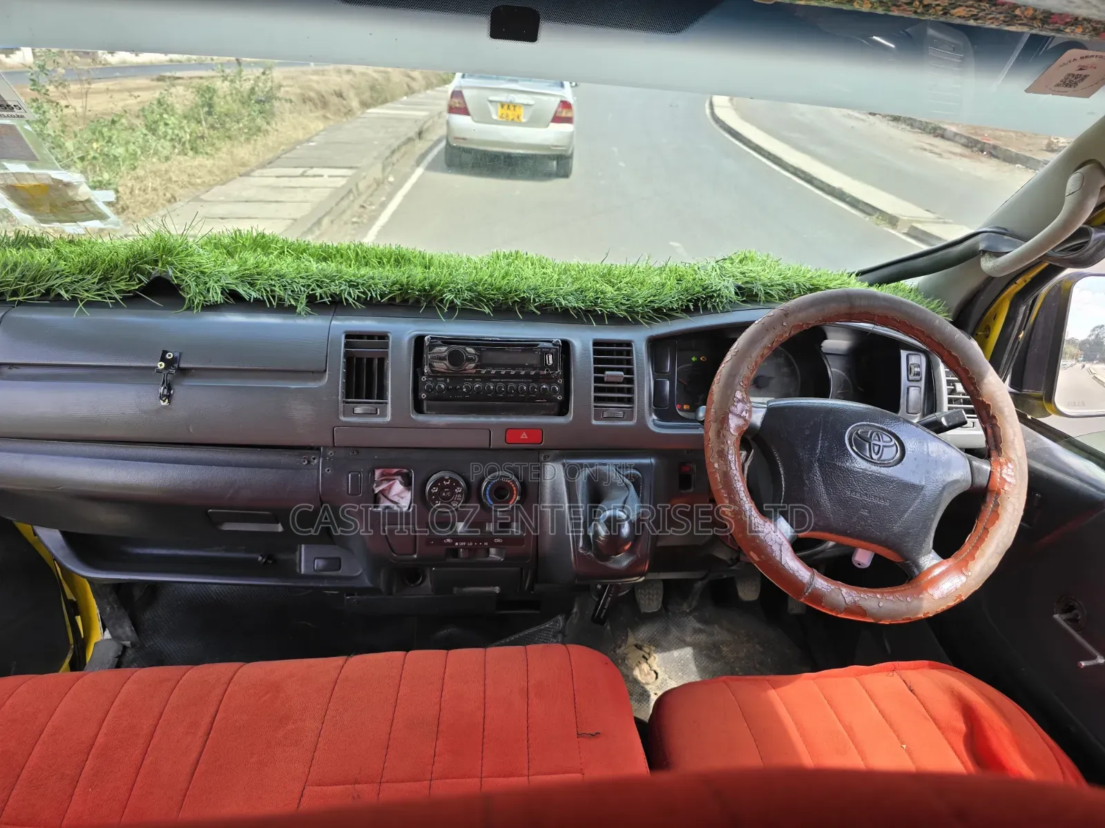 Toyota HiAce 2012 Yellow