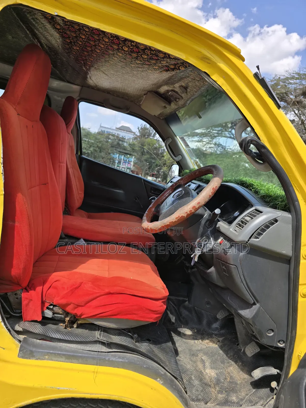 Toyota HiAce 2012 Yellow