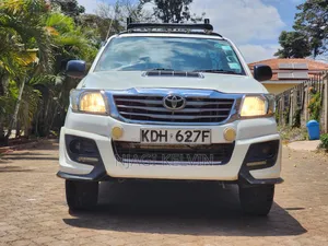 Toyota Hilux 2015 White