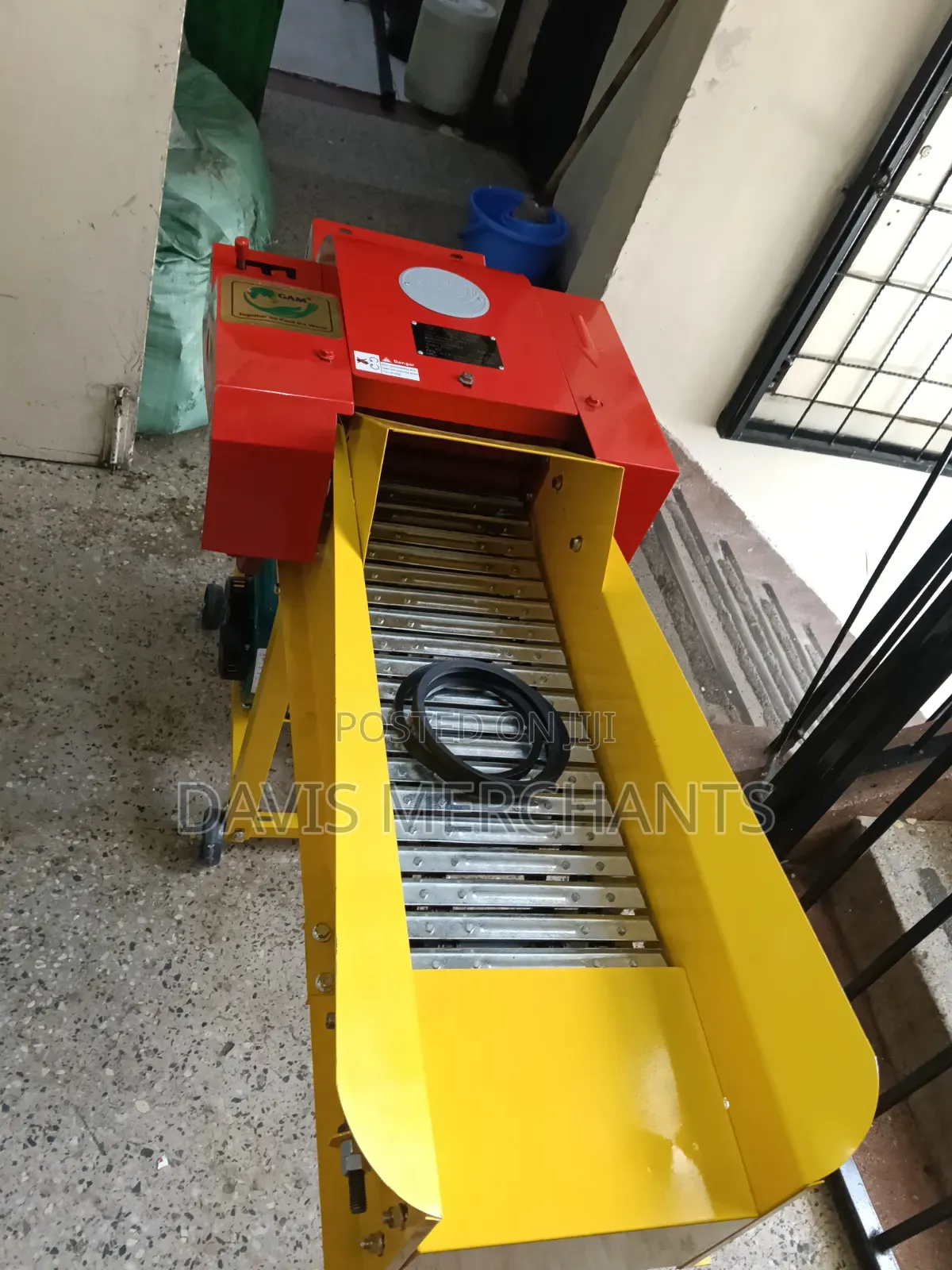 Speed Chopper Chaff Cutter Diesel Propelled 2 Tonnes / Hr Production.