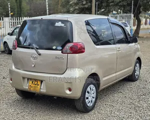 Toyota Porte 2010 Gold
