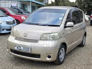 Toyota Porte 2010 Gold