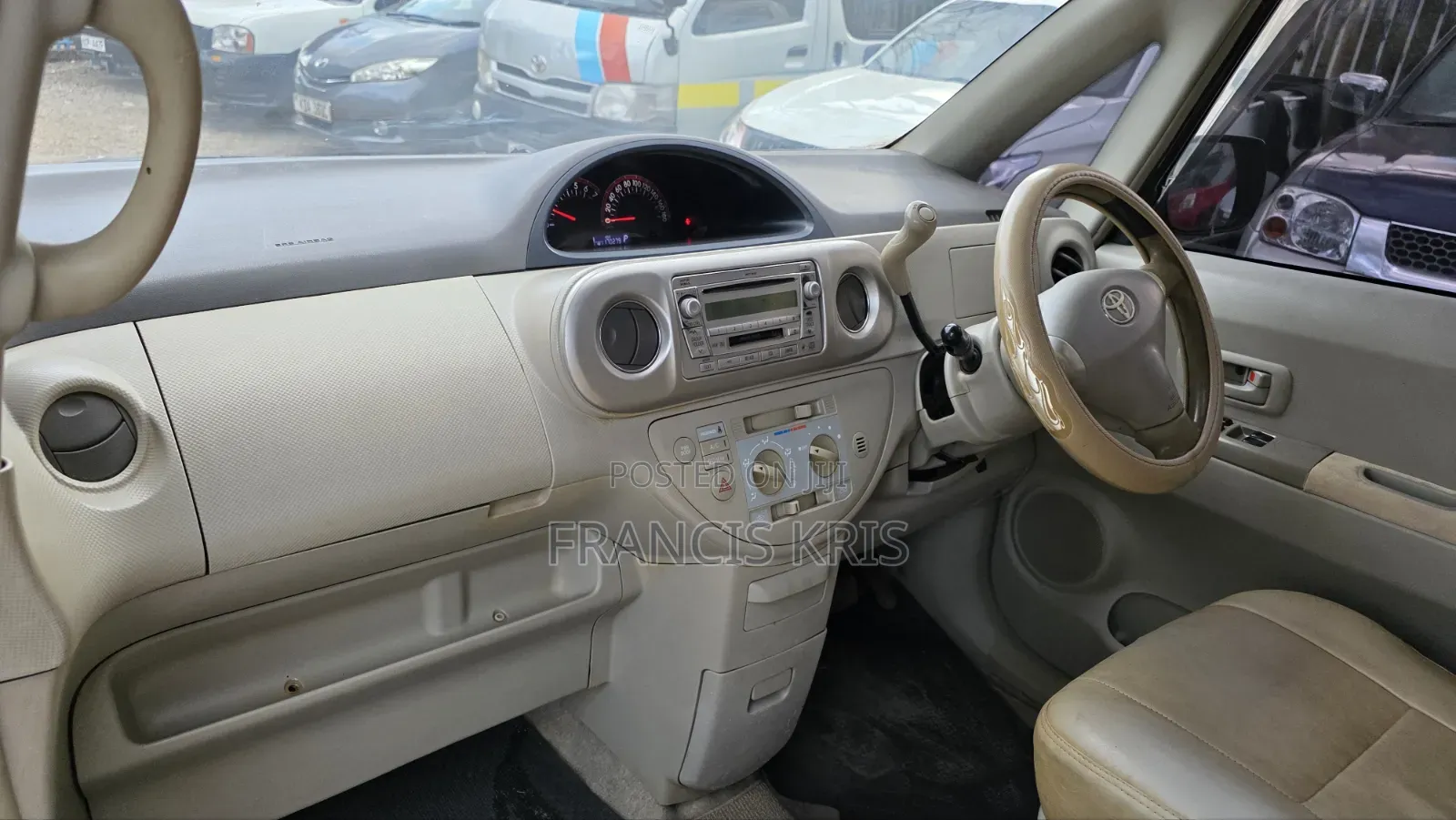 Toyota Porte 2010 Gold