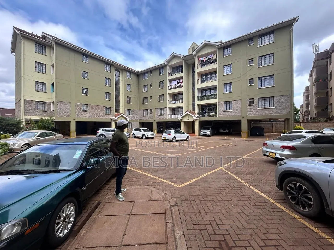 3bdrm Apartment in Uthiru for sale