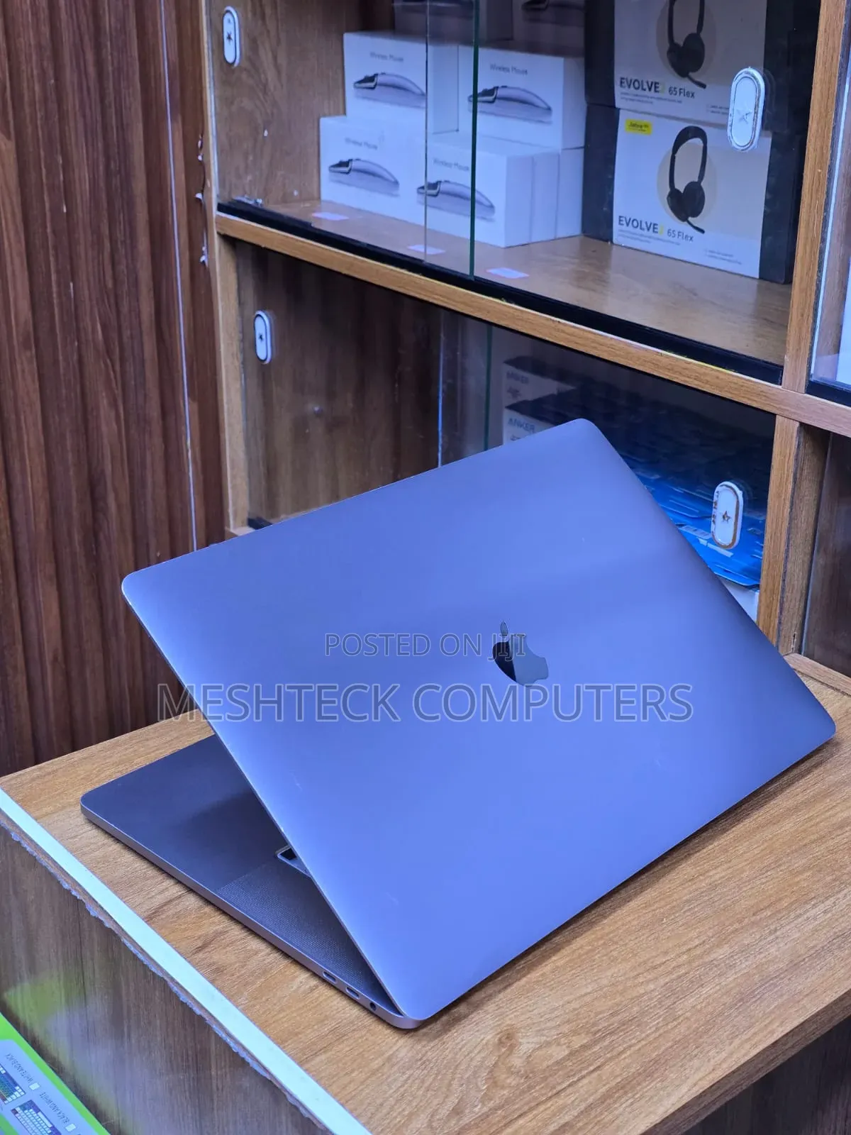 Laptop Apple MacBook Pro 2019 16GB Intel Core i7 SSD 256GB