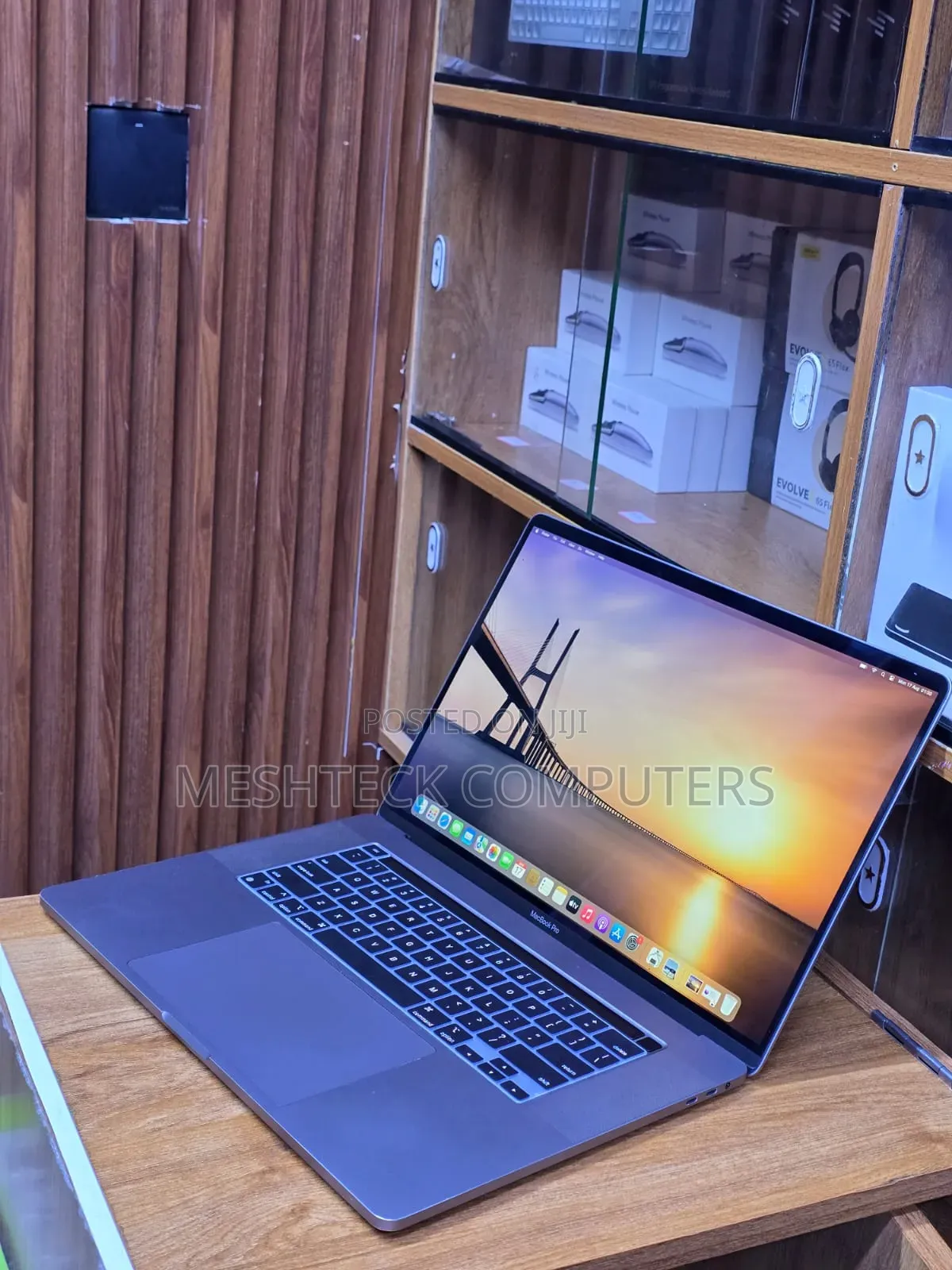 Laptop Apple MacBook Pro 2019 16GB Intel Core i7 SSD 256GB