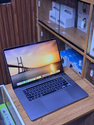 Laptop Apple MacBook Pro 2019 16GB Intel Core i7 SSD 256GB