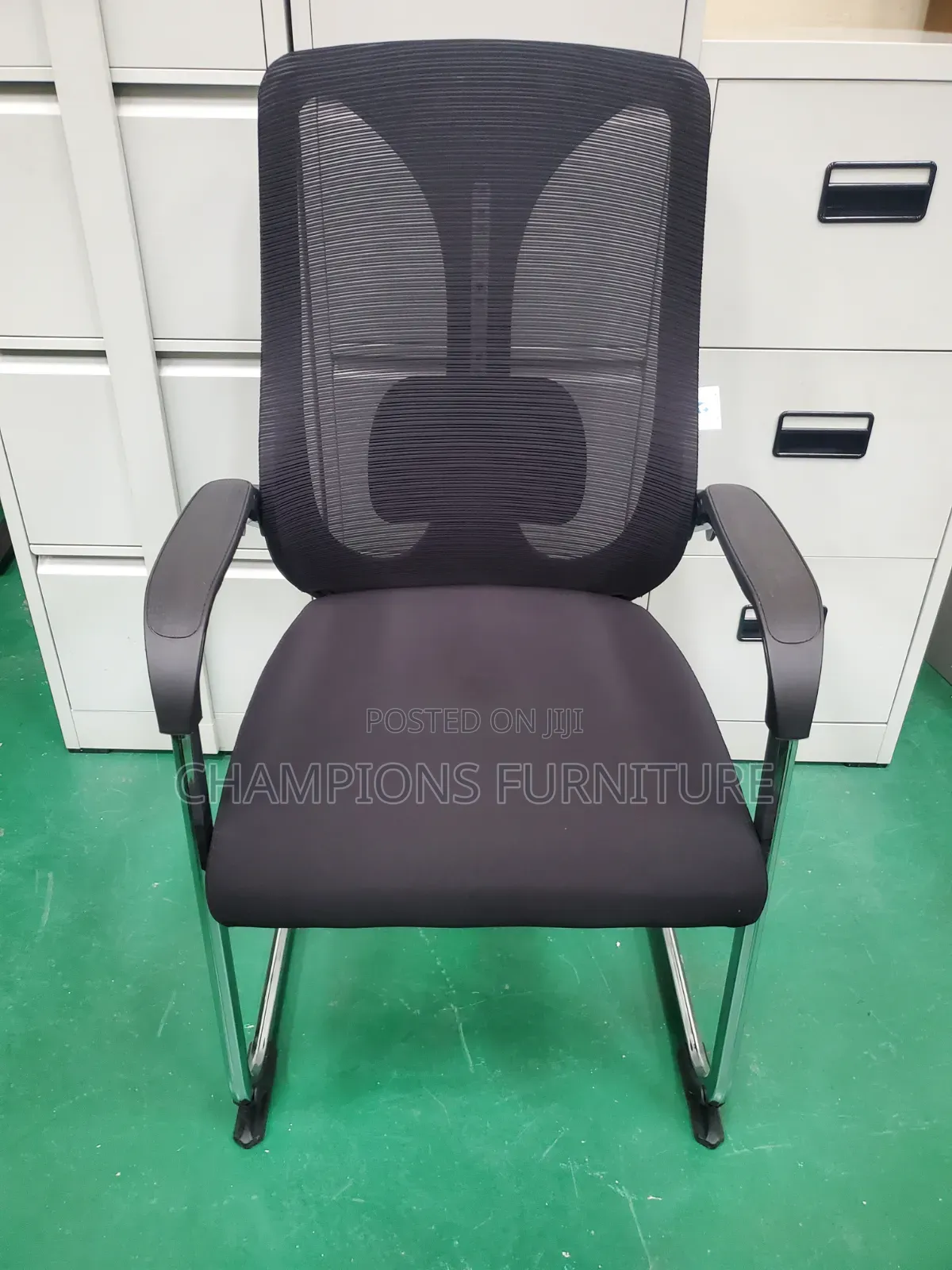 Black and White Cantilever Boardroom/Visitors Chair
