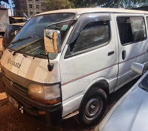 Toyota HiAce 2004 White