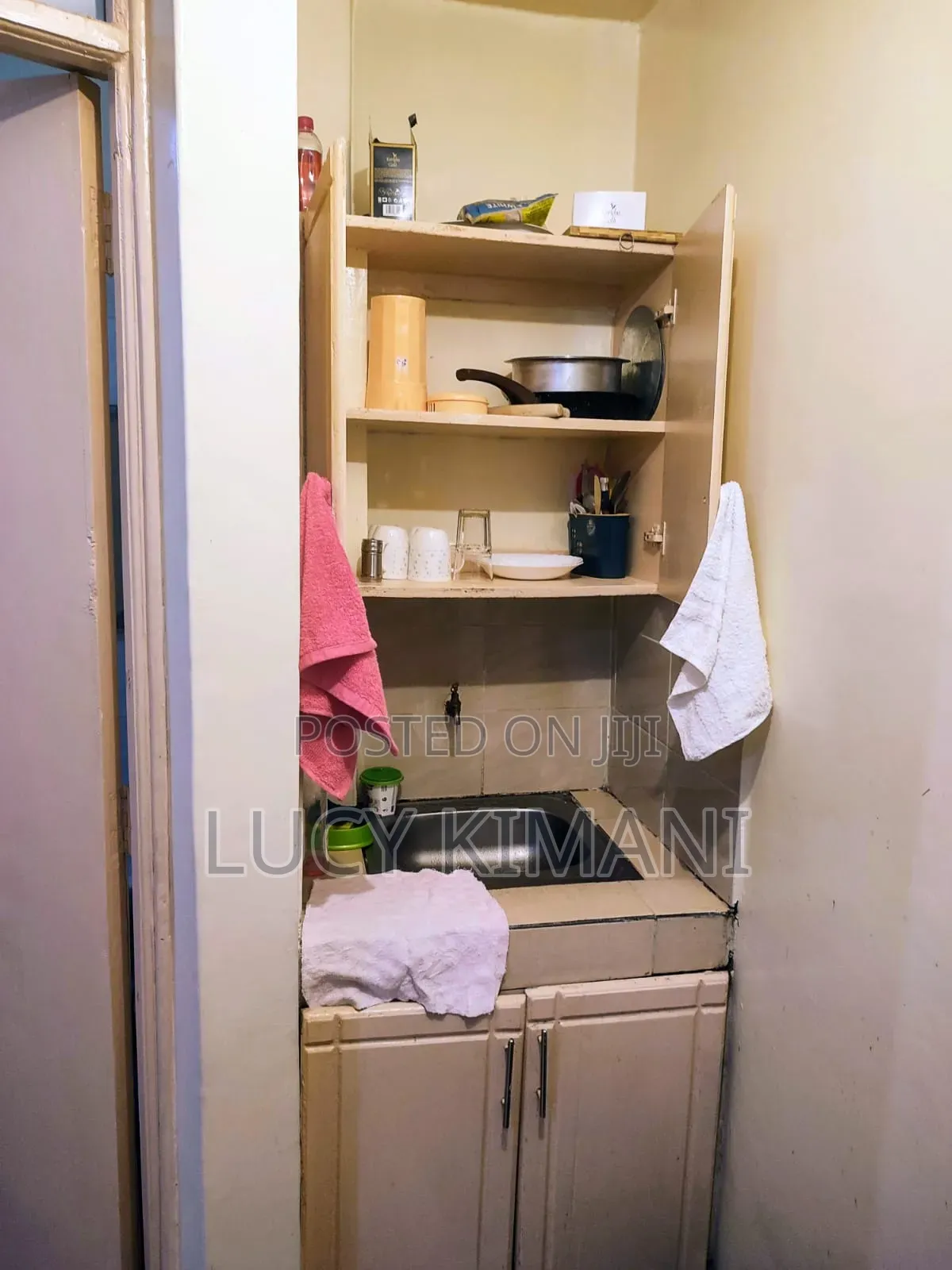 Air BNB Studio Apartment, Attic Place South B