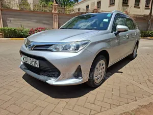 Toyota Corolla Fielder 1.5 Hybrid FWD 2018 Silver