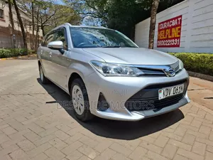 Toyota Corolla Fielder 1.5 Hybrid FWD 2018 Silver