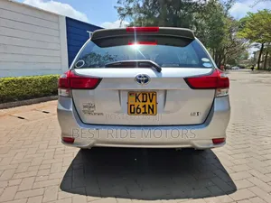 Toyota Corolla Fielder 1.5 Hybrid FWD 2018 Silver
