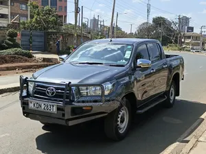 Toyota Hilux 2016 Gray