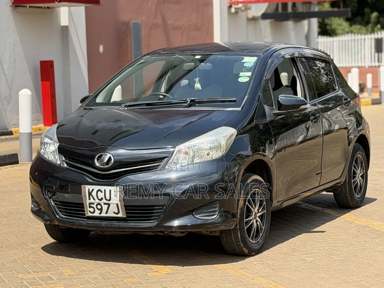 Toyota Vitz 2011 Black