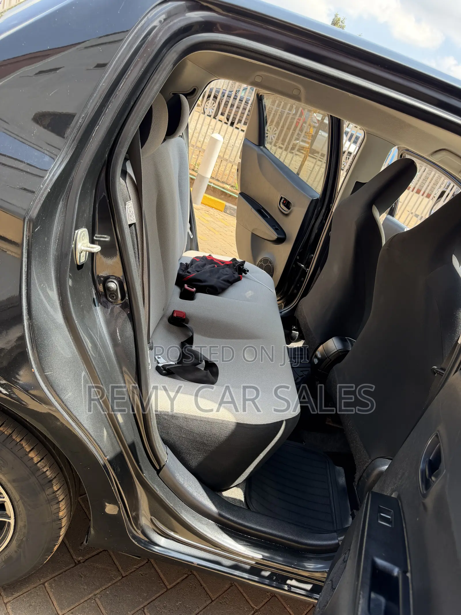 Toyota Vitz 2011 Black