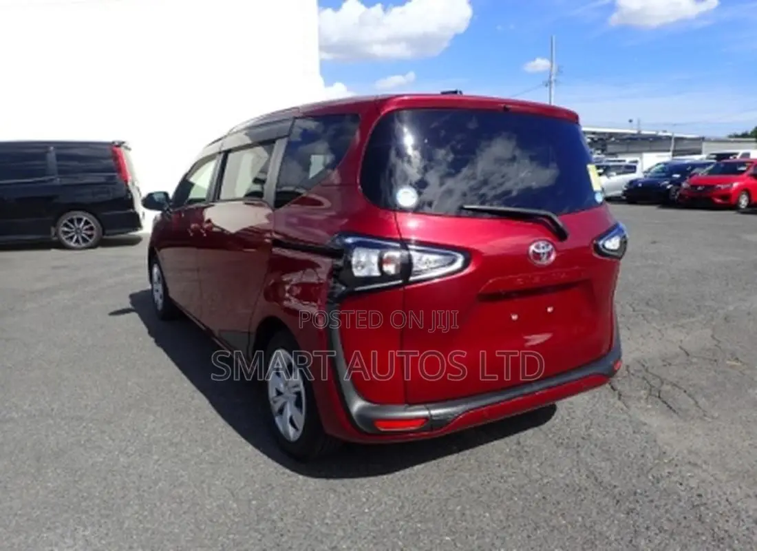 Toyota Sienta 2019 Red