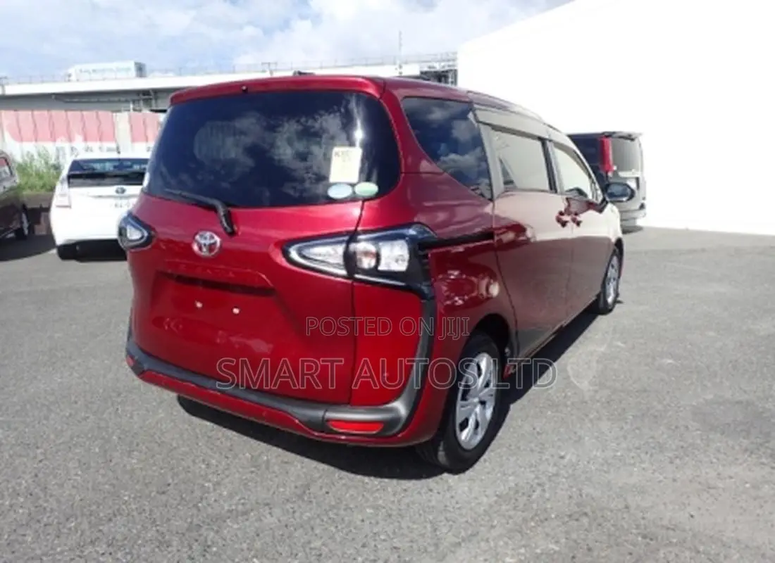Toyota Sienta 2019 Red