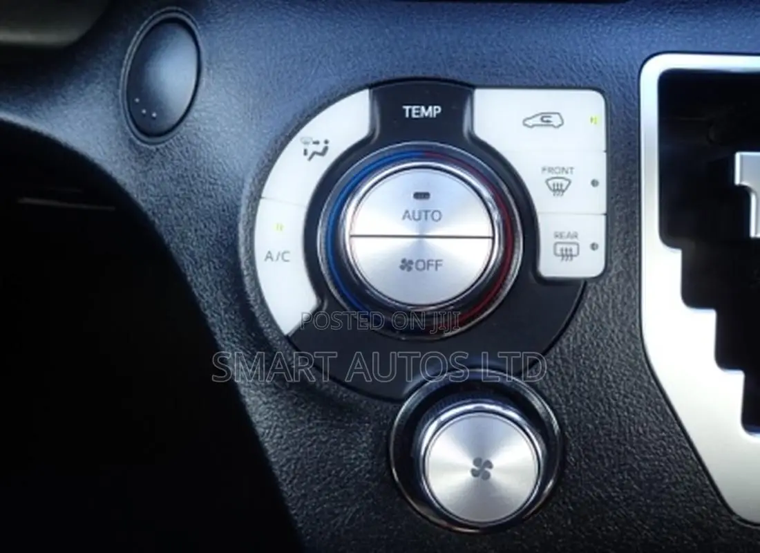 Toyota Sienta 2019 Red