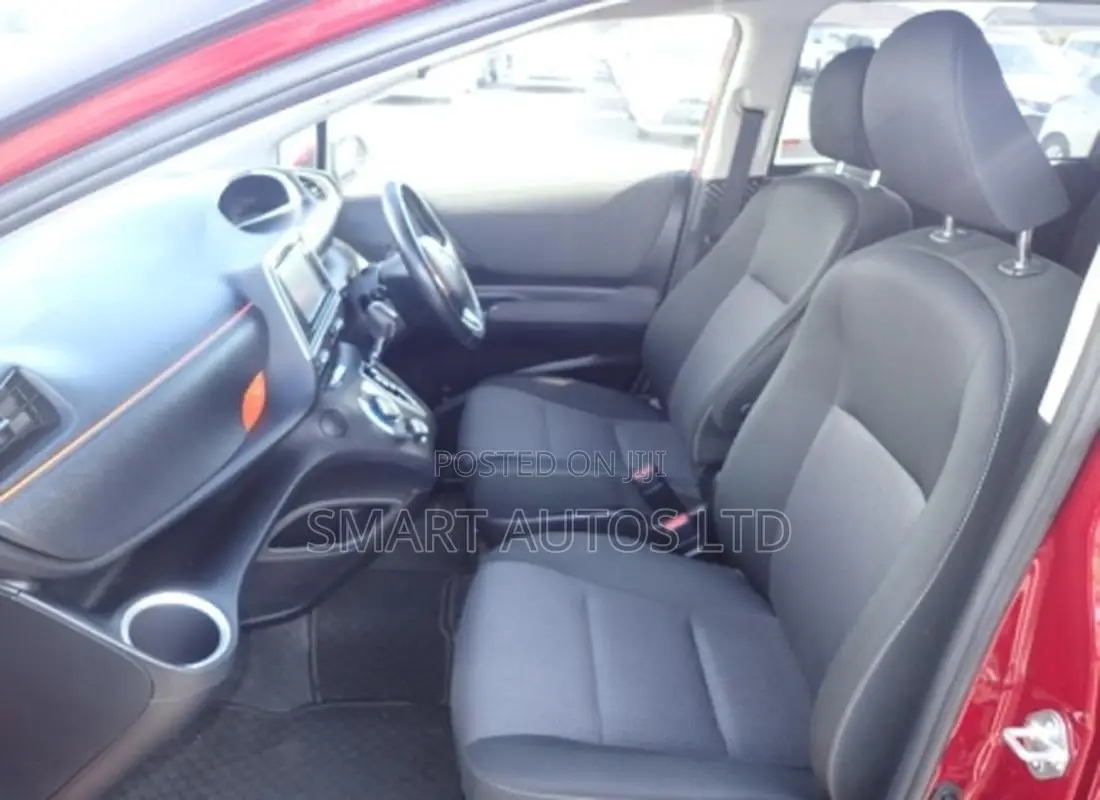 Toyota Sienta 2019 Red